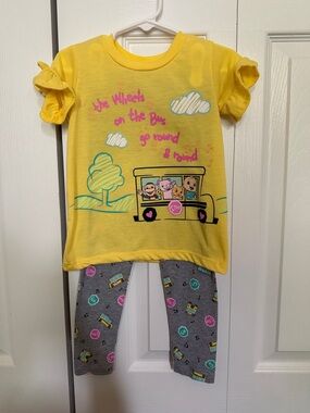 CoComelon Yellow Bus Graphic Tee and Gray Bus Print Leggings Set Toddler Size 3T